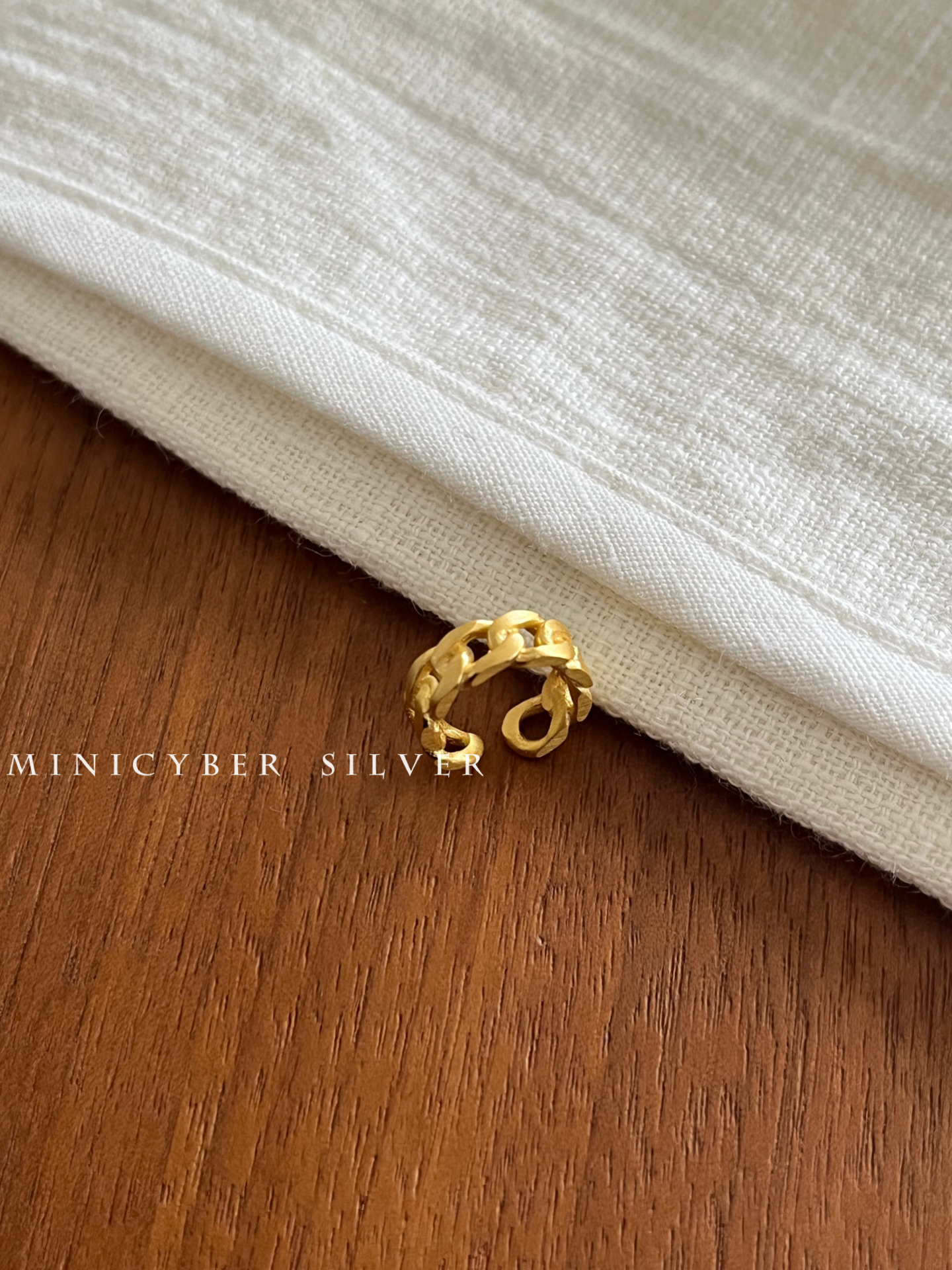 Golden Chain Clip