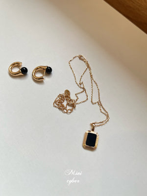 Matte Onyx U-Shape Gold Earrings