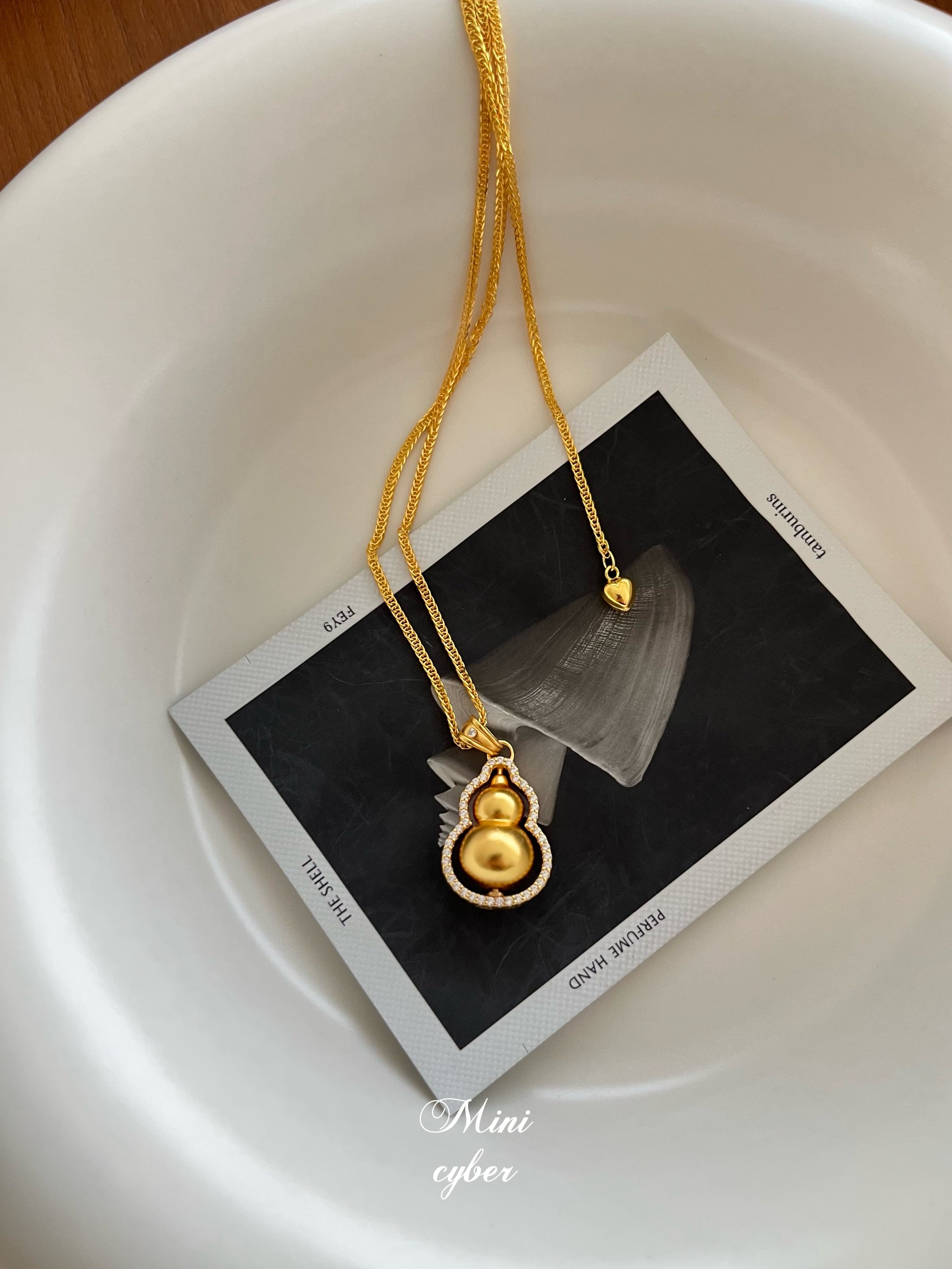 Oriental Grace Gourd Necklace