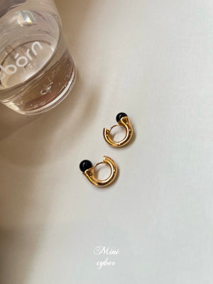 Matte Onyx U-Shape Gold Earrings