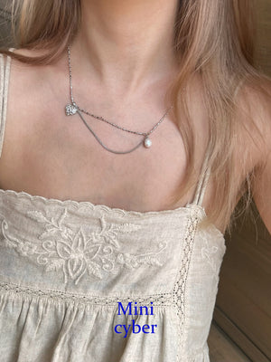 Asymmetrical Heart Pearl Necklace