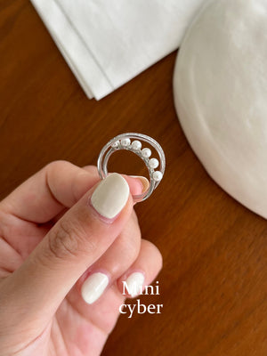 Dimensional Interlocking Pearl Ring