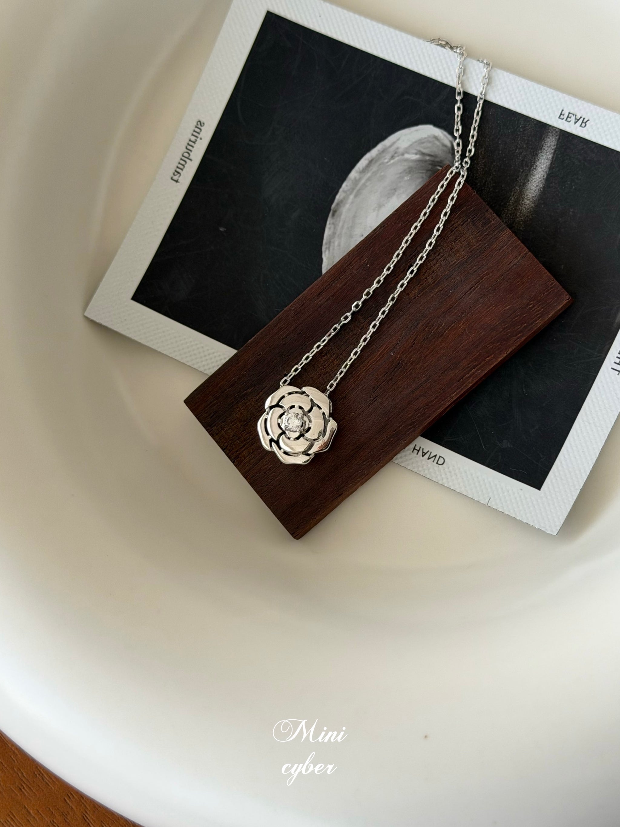 Camellia Dewdrop Necklace