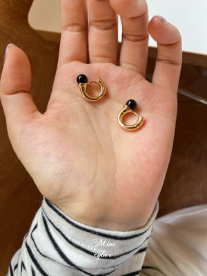 Matte Onyx U-Shape Gold Earrings