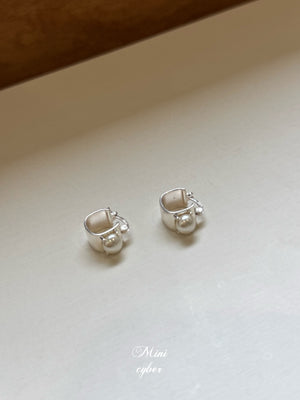 Square Frame Pearl Silver Studs