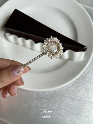 Lustre Pearl Petals Hairpin