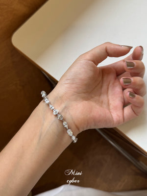 Asymmetric Full Diamond Tennis Bracelet