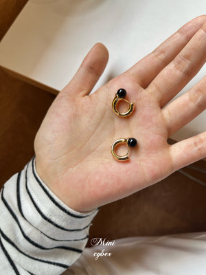Matte Onyx U-Shape Gold Earrings