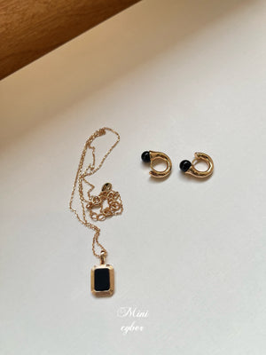 Matte Onyx U-Shape Gold Earrings