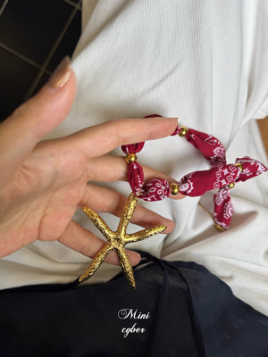 Getaway Scarf Chain Collection