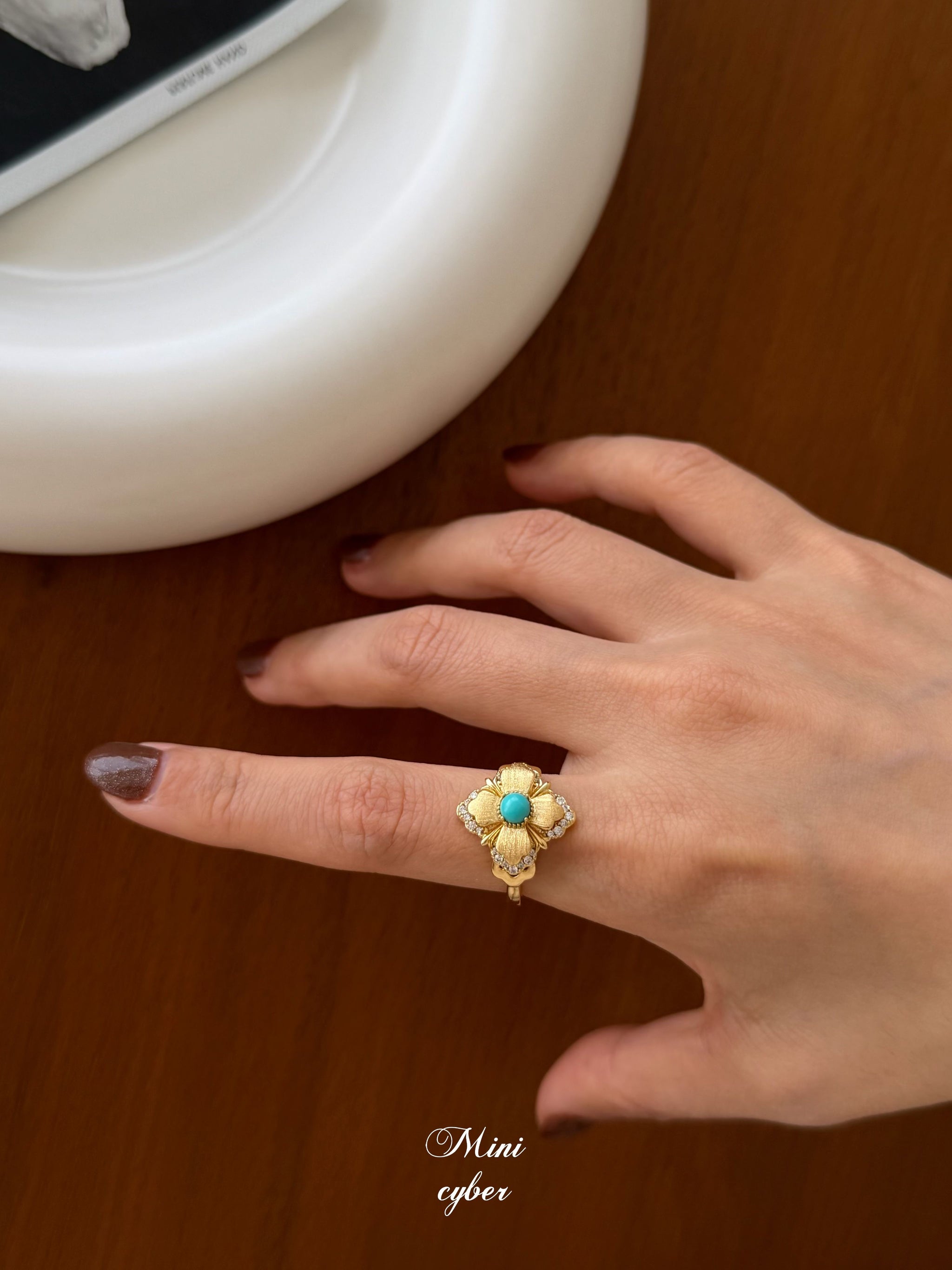 Breathing Light Clover Ring