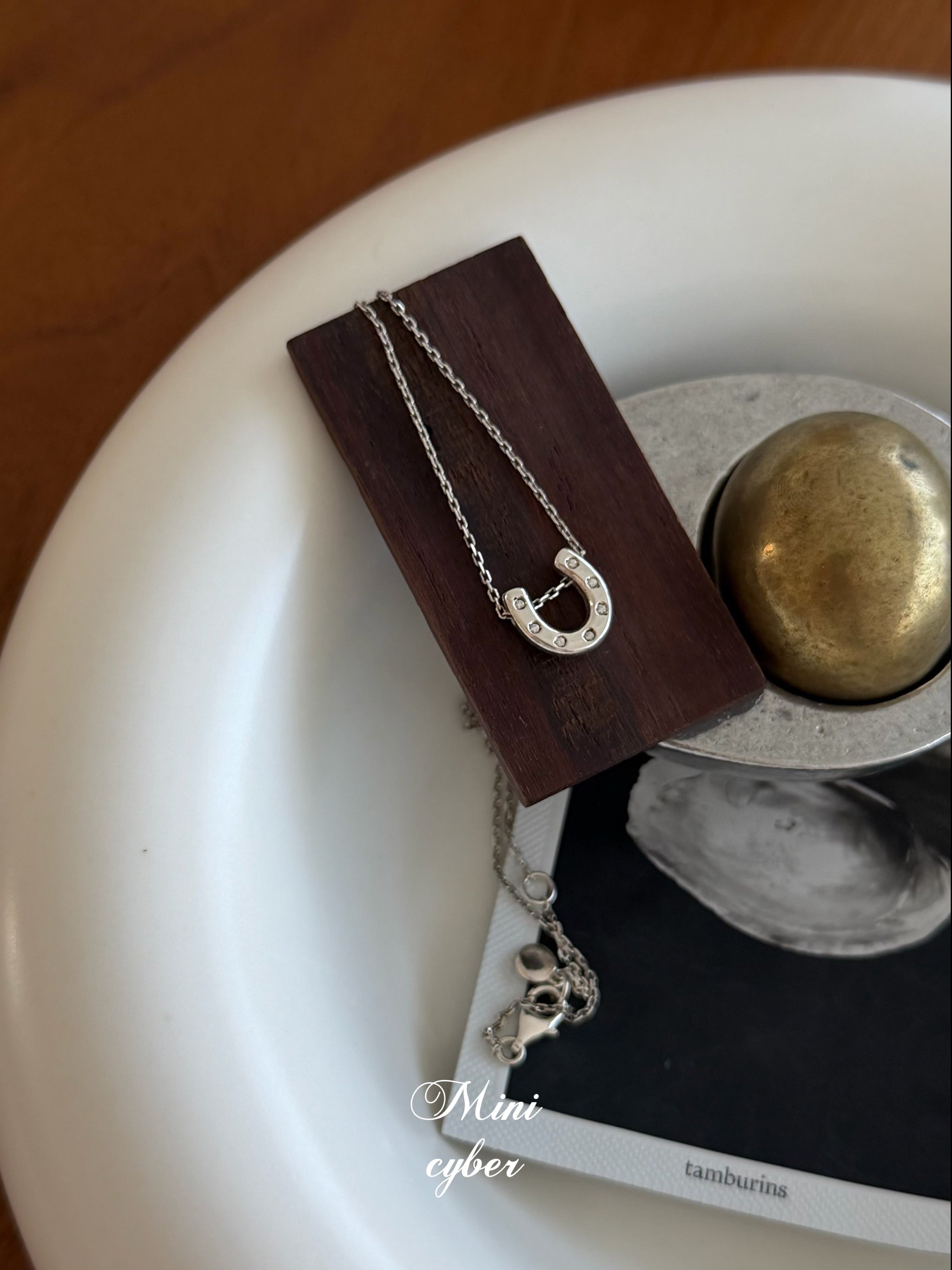 U-Shaped Horseshoe Buckle Necklace