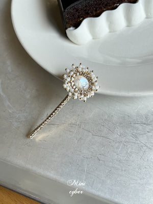 Lustre Pearl Petals Hairpin