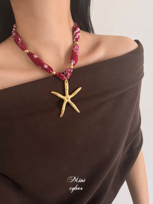 Getaway Scarf Chain Collection