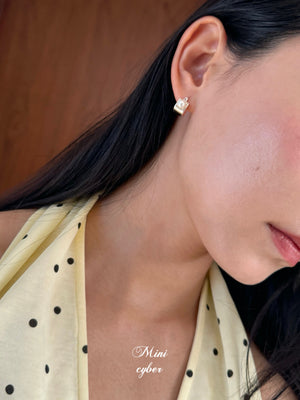 Square Frame Pearl Silver Studs