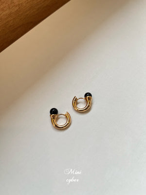 Matte Onyx U-Shape Gold Earrings