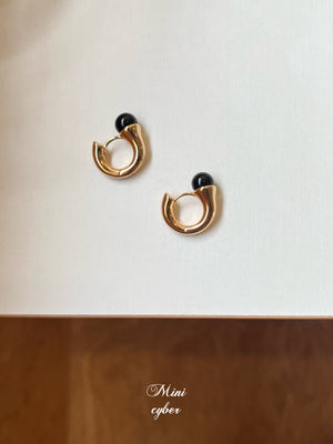 Matte Onyx U-Shape Gold Earrings