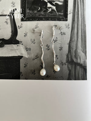 Dancing Pearl Rain Earrings
